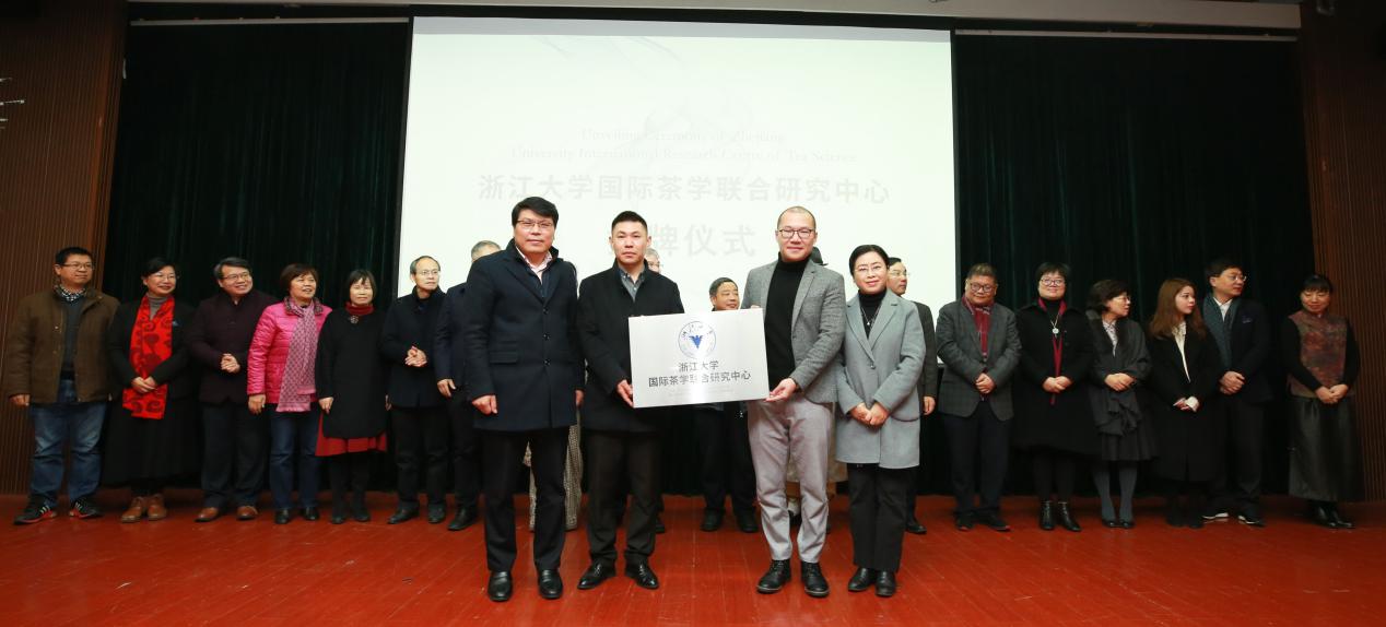仪式之后,浙江中医药大学副校长温成平教授和国家优秀青年基金获得者